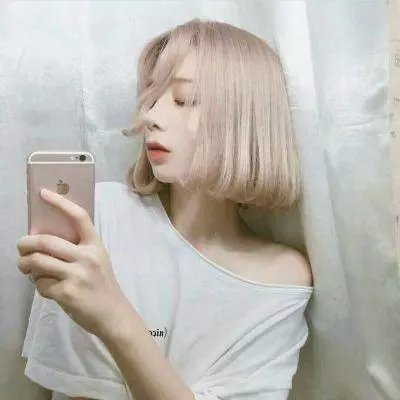 黑衣女孩